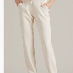 Rhone DreamGlow Women's Jogger in Cream - NWT - Size SMALL